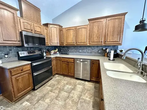1935 Reed Street Grinnell IA 50112