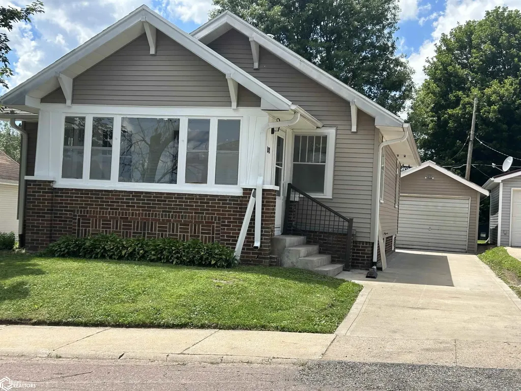 108 N 15th Street Marshalltown IA 50158