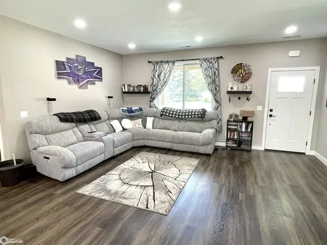 502 N H Street Oskaloosa IA 52577