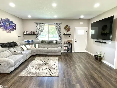 502 N H Street Oskaloosa IA 52577