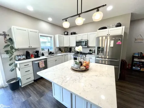 502 N H Street Oskaloosa IA 52577