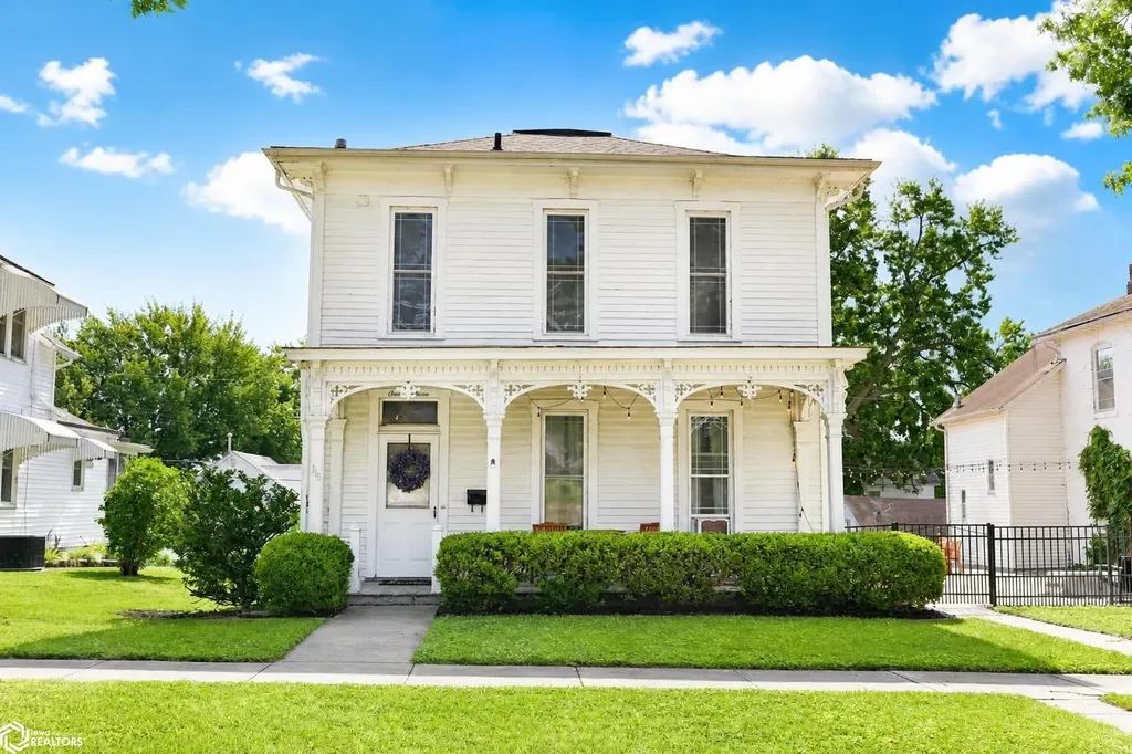 118 S Woodlawn Avenue Burlington IA 52601