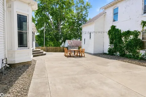 118 S Woodlawn Avenue Burlington IA 52601