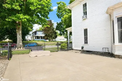 118 S Woodlawn Avenue Burlington IA 52601