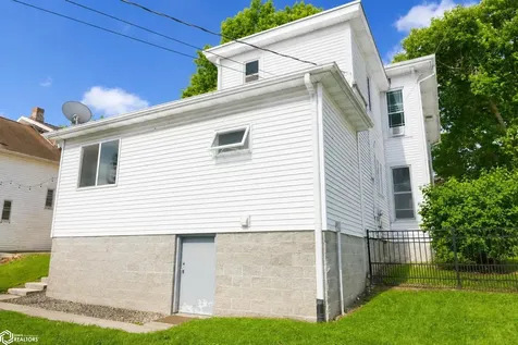 118 S Woodlawn Avenue Burlington IA 52601
