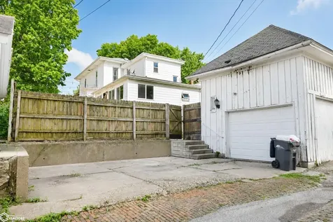 118 S Woodlawn Avenue Burlington IA 52601