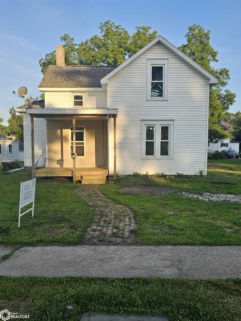 427 East Street Grinnell IA 50112