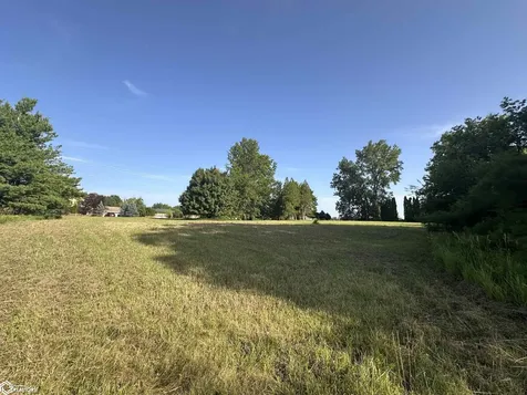 2005 N B Street Fairfield IA 52556