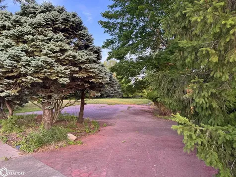2005 N B Street Fairfield IA 52556