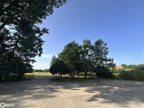 2005 N B Street Fairfield IA 52556