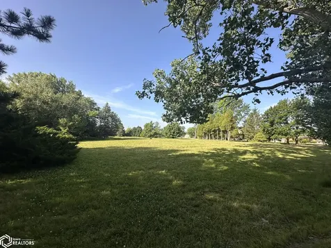 2005 N B Street Fairfield IA 52556