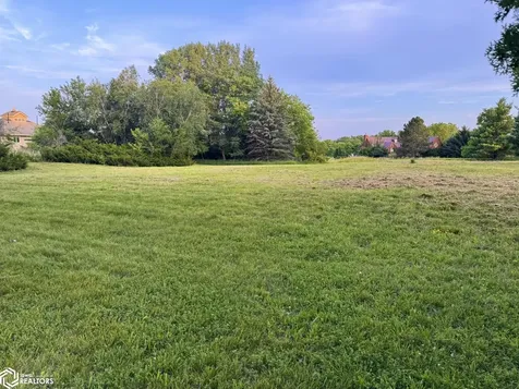2005 N B Street Fairfield IA 52556