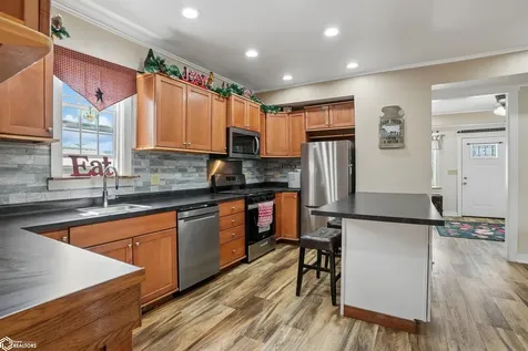 1714 12th Avenue Eldora IA 50627