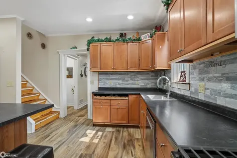 1714 12th Avenue Eldora IA 50627
