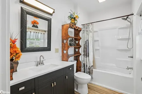 1714 12th Avenue Eldora IA 50627