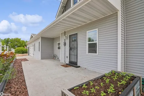 1714 12th Avenue Eldora IA 50627