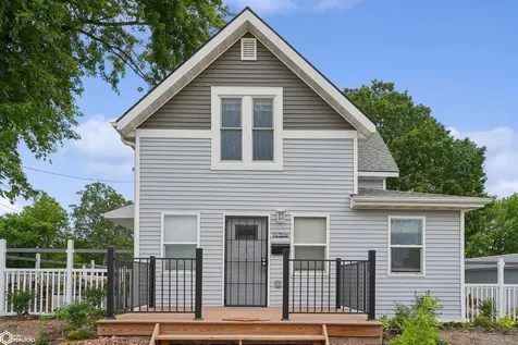 1714 12th Avenue Eldora IA 50627