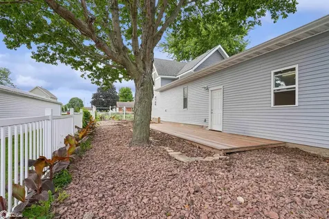 1714 12th Avenue Eldora IA 50627