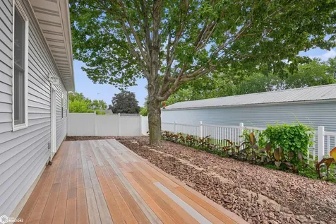 1714 12th Avenue Eldora IA 50627