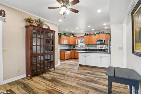 1714 12th Avenue Eldora IA 50627