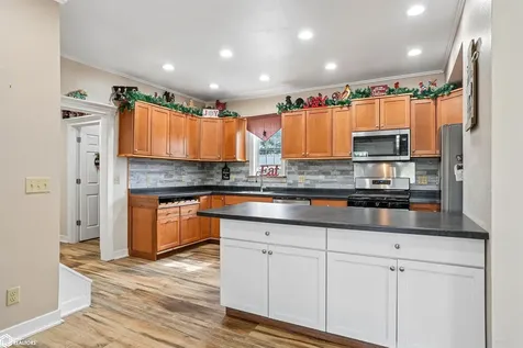 1714 12th Avenue Eldora IA 50627