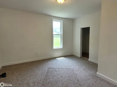 302 S High Street Delta IA 52550