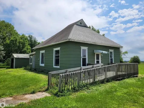 302 S High Street Delta IA 52550