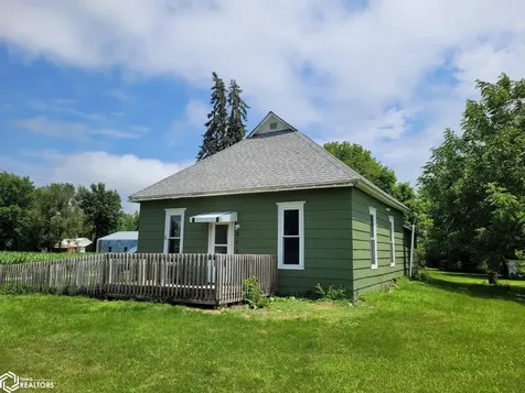 302 S High Street Delta IA 52550