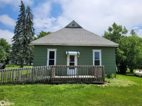302 S High Street Delta IA 52550