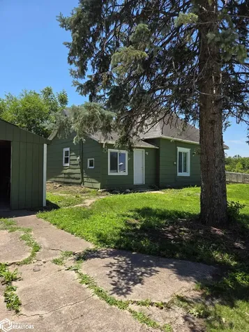 302 S High Street Delta IA 52550