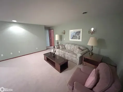 16 Weaver Drive Ottumwa IA 52501