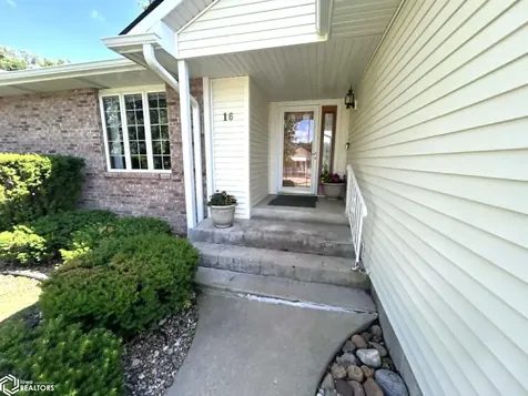 16 Weaver Drive Ottumwa IA 52501