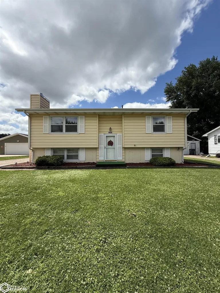 1609 Hillary Avenue Burlington IA 52601