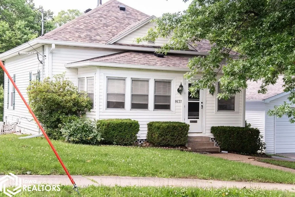 1637 Locust Street Ottumwa IA 52501