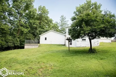 1637 Locust Street Ottumwa IA 52501