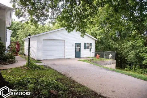 1637 Locust Street Ottumwa IA 52501