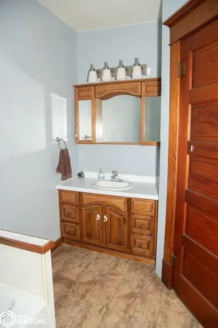1637 Locust Street Ottumwa IA 52501