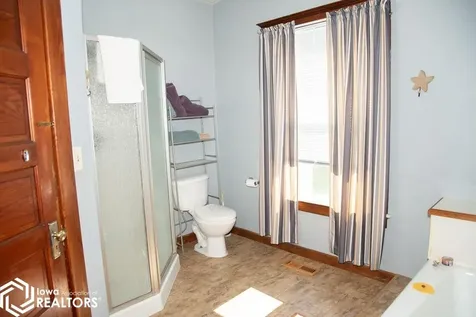1637 Locust Street Ottumwa IA 52501