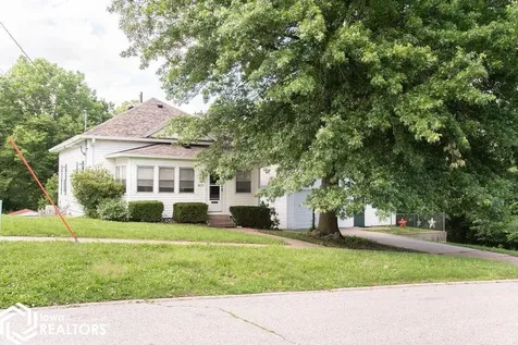 1637 Locust Street Ottumwa IA 52501