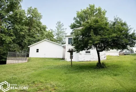 1637 Locust Street Ottumwa IA 52501