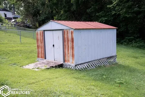 1637 Locust Street Ottumwa IA 52501