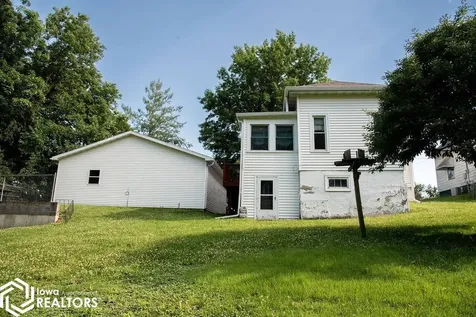 1637 Locust Street Ottumwa IA 52501