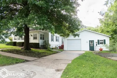 1637 Locust Street Ottumwa IA 52501
