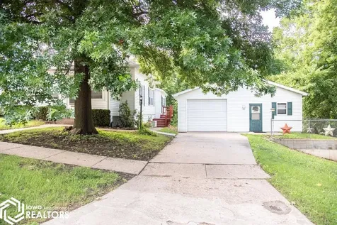 1637 Locust Street Ottumwa IA 52501