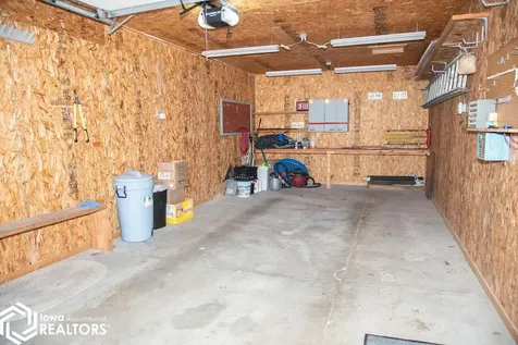 1637 Locust Street Ottumwa IA 52501