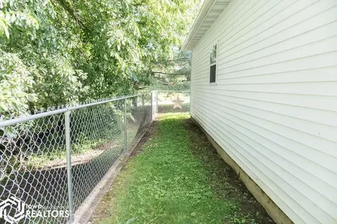 1637 Locust Street Ottumwa IA 52501