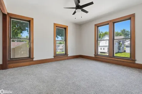 412 S Marshall Street Burlington IA 52601