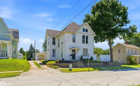 412 S Marshall Street Burlington IA 52601
