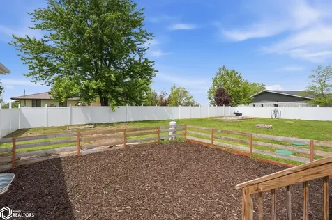 2521 Bill Bone Lane Oskaloosa IA 52577-8875