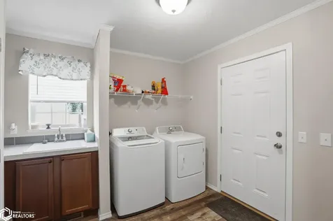 2521 Bill Bone Lane Oskaloosa IA 52577-8875